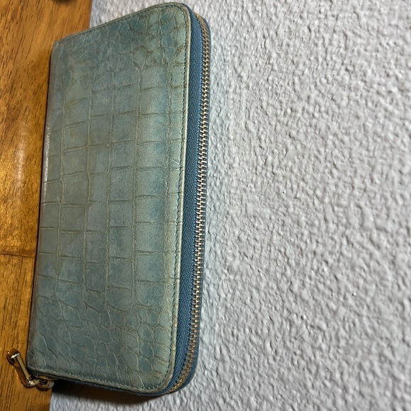 💞🥰🌴BRAND AUTHENTIC IS HERE!!! 🥵 BAGS AND WALLETS ARE $3 START ONLY! - Picture 3 of 14
